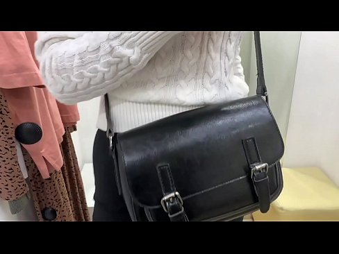 ❤️ Ommaviy onanizm yosh kaltak FeralBerry bir dildo bilan fitting xonasida Super pornoda bizda