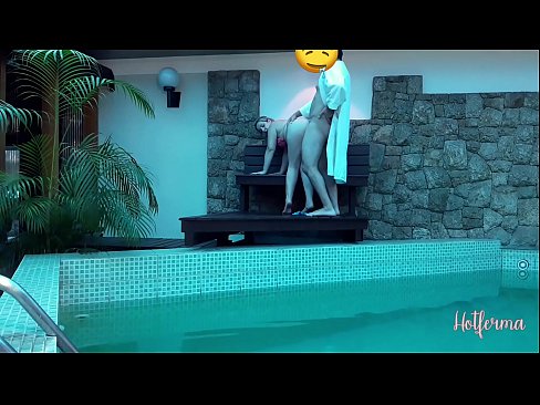 ❤️ Boss xizmatchini hovuzga taklif qiladi, lekin issiqqa qarshi tura olmadi Super pornoda bizda