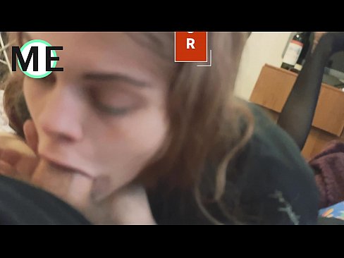 ❤️ Bo'g'iz bo'shlig'i, yirtilgan külotlu çoraplar va yirtilgan poshnalar bilan tanishish yoqimli Super pornoda bizda